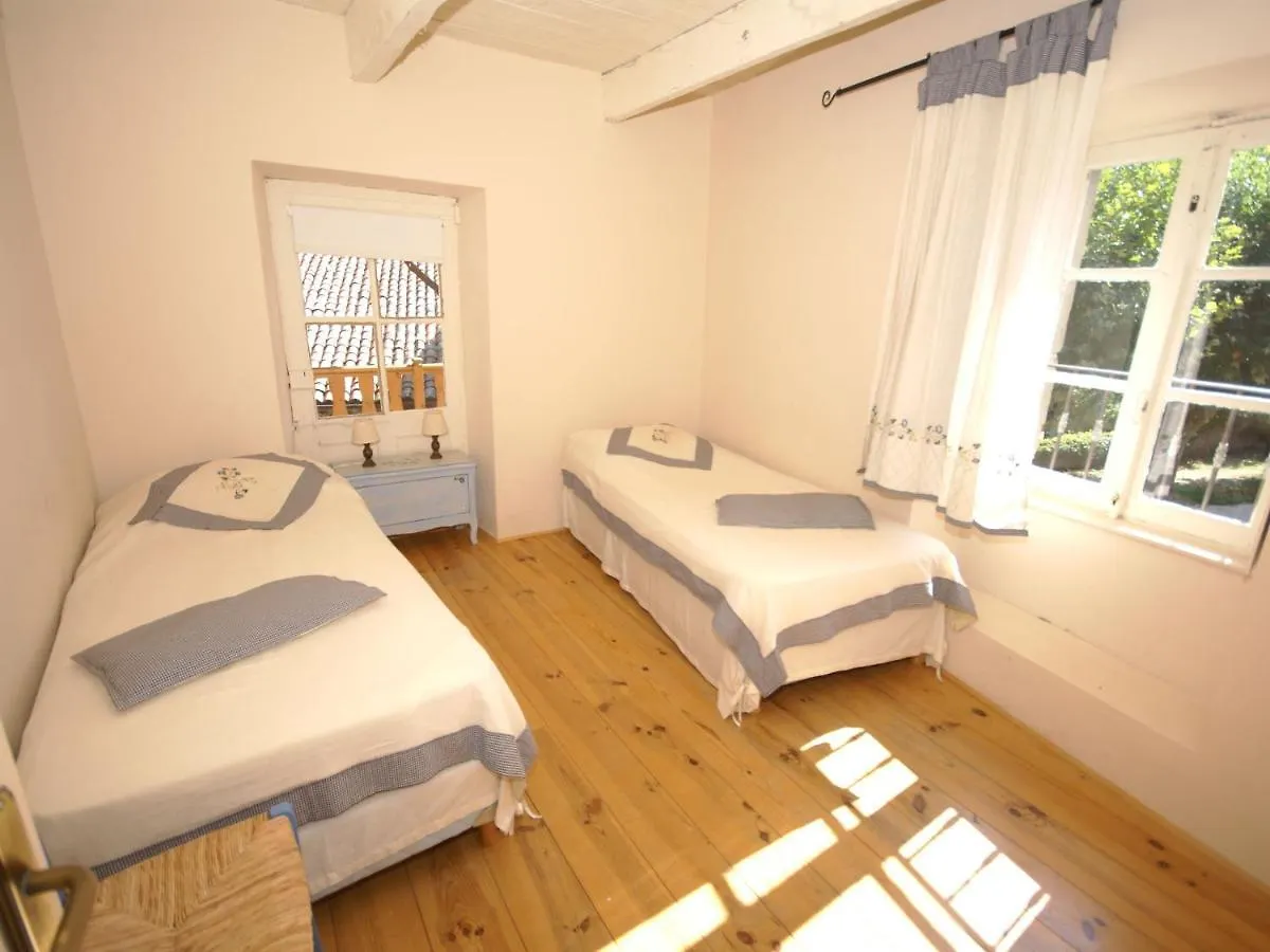 Peaceful Vacation Home With Pool In Ardeche Lalevade-dʼArdèche